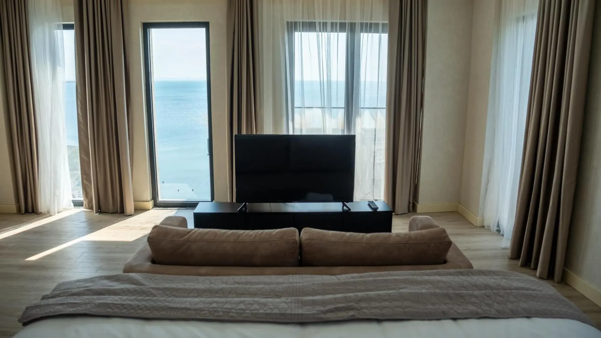 Great White Hotel Shëngjin 4*,  Albanien