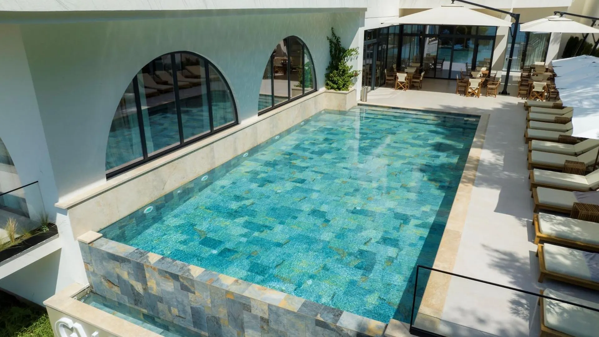 Great White Hotel Shëngjin