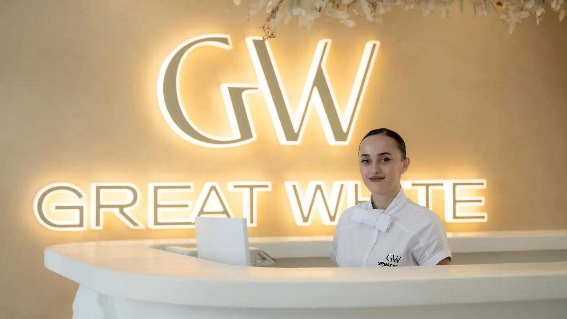 ****  Great White Hotel Shengjin Albania
